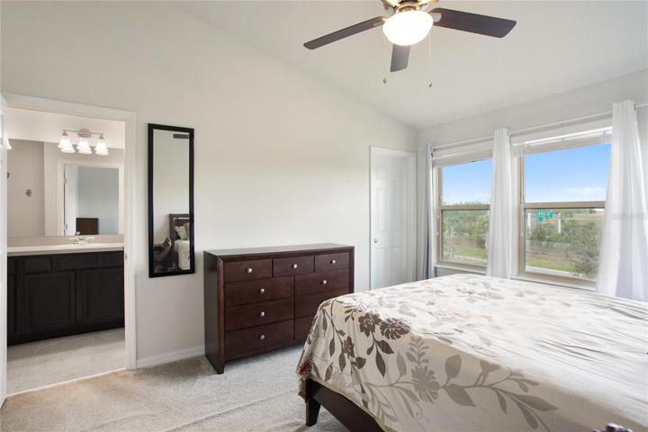 MAIN EN-SUITE BEDROOM.