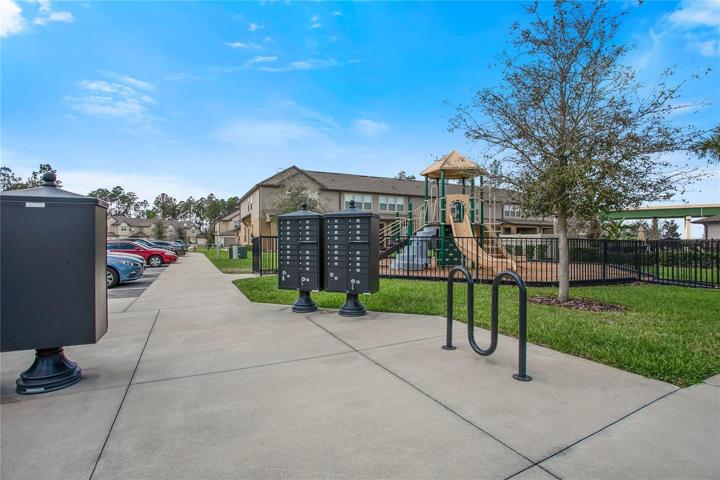 In a great location just minutes from the 414 and 429 as well as local shopping, dining, lakes and so much more! Call today to schedule your showing!