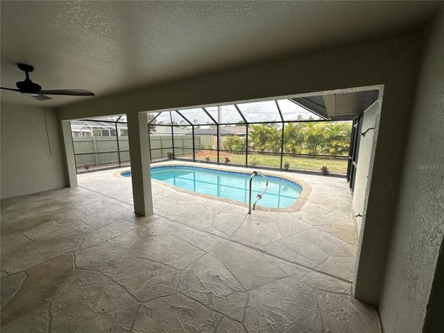 Lots of covered lanai.