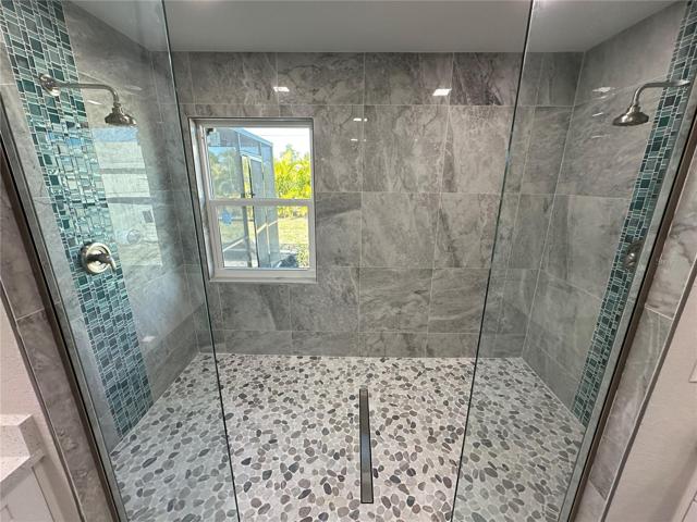 Huge shower - 2 shower heads.