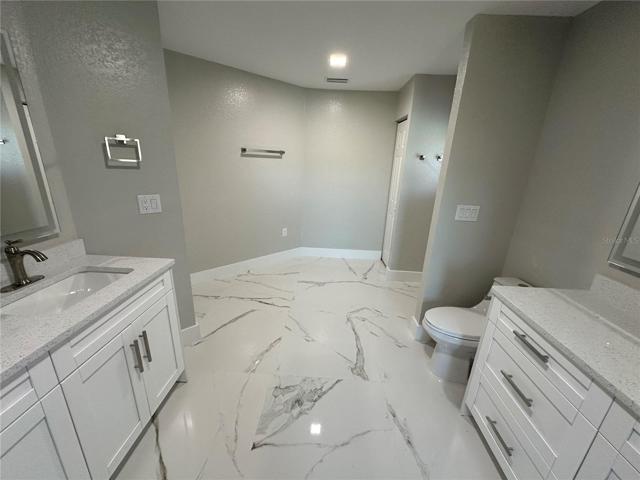 Looking from the shower towards the linen closet, showing that there is room for a piece of furniture.