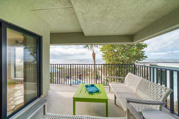 Private balcony off of great room with private access to beach
