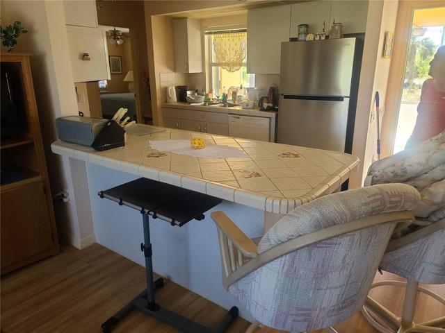 KITCHEN COUNTER