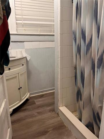 Apartment 2 Bathroom
