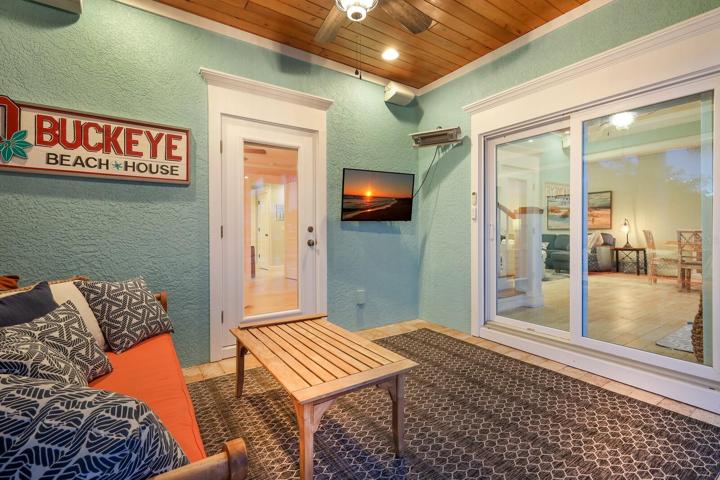 1st FL Covered Patio