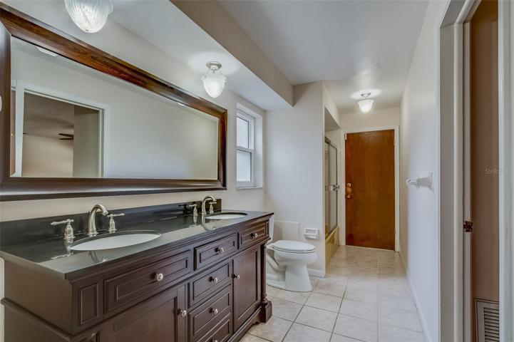 2nd Bathoom