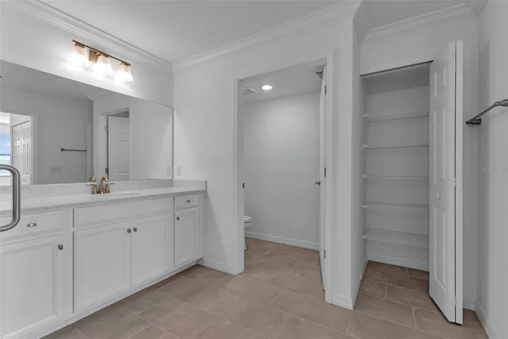 Primary bath with water closet