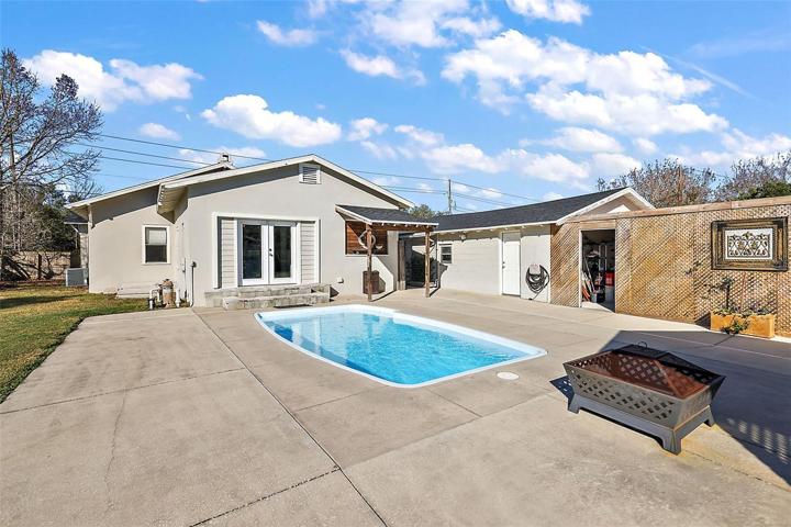 Sweet surprise! Perfect entertaining pool.