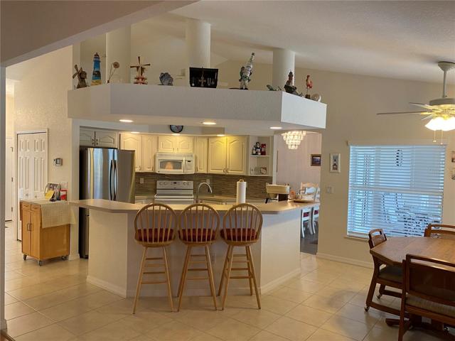 Breakfast Bar and Breakfast Area