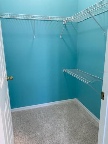 WALK IN CLOSET