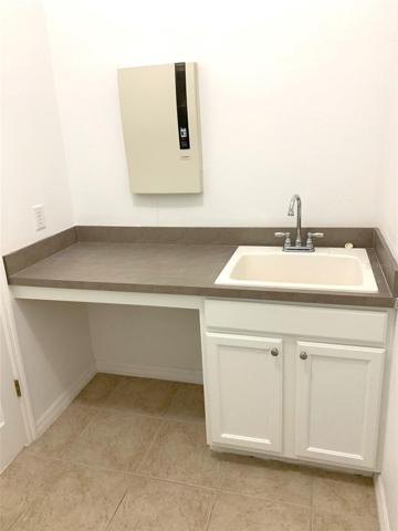 LAUNDRY SINK