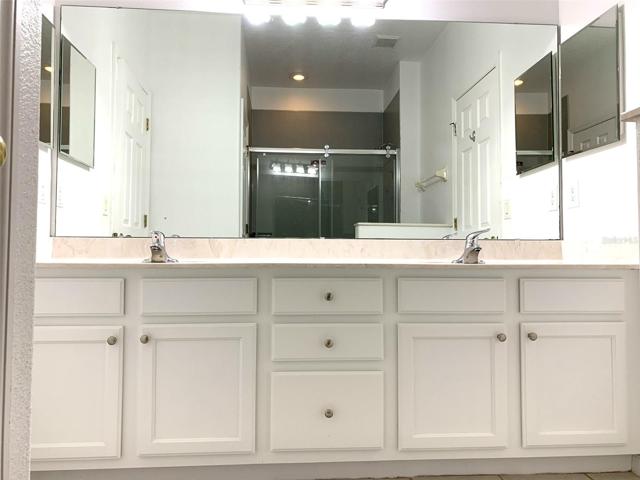 JACK AND JILL BATH ROOM