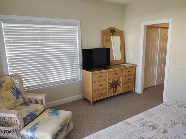 primary bedroom to closets
