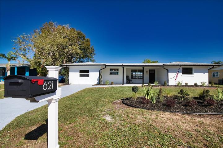 MID-CENTURY MODERN COOL