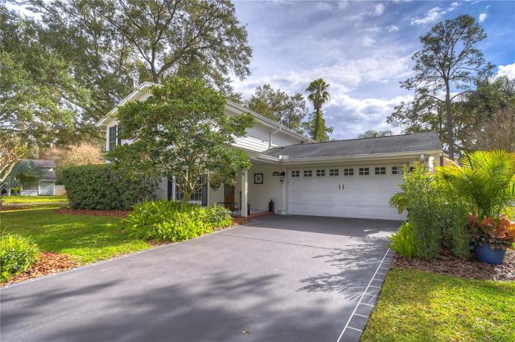 Exterior FrontConcrete Design Driveway