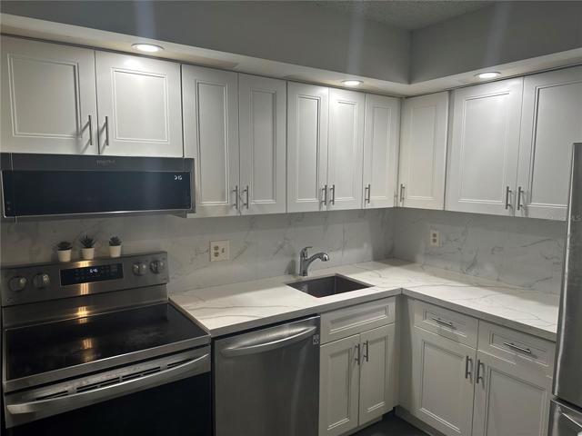 ITALIAN MARBLE BACKSPLASH