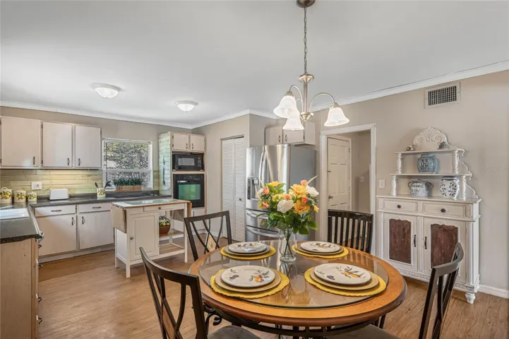 Eat In Kitchen