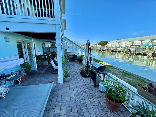 Waterfront w 2nd BR /office FLEX SPACE & BBQ grill right on your own waterfront terrace!
