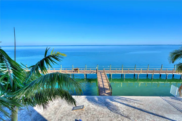 Yacht Club / Clubhouse terrace views