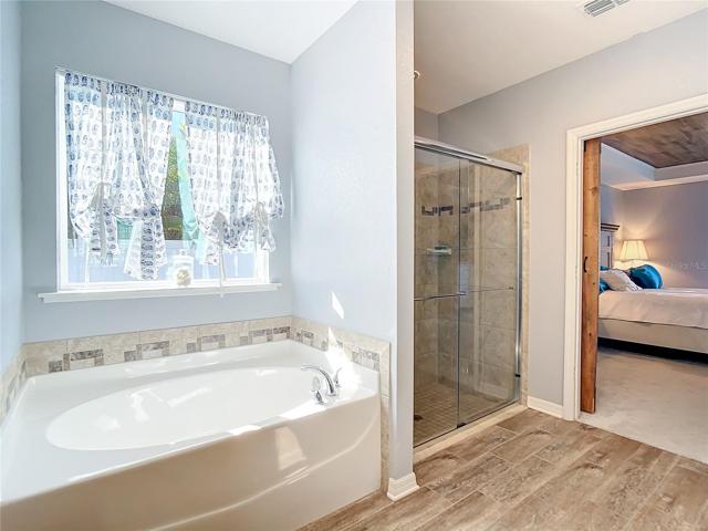 Soaking tub