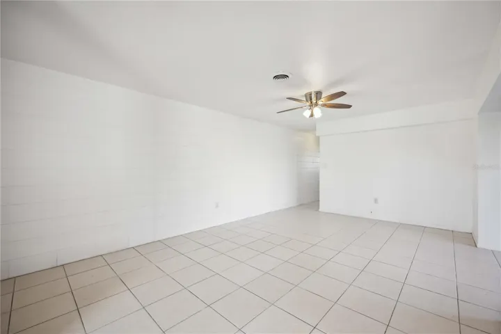 27285 Living room