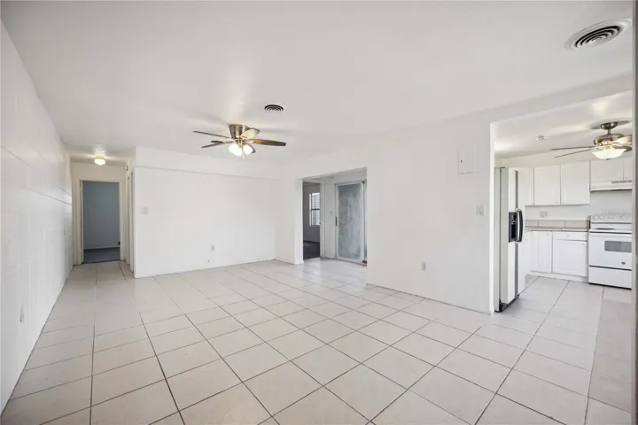 27285 Living room