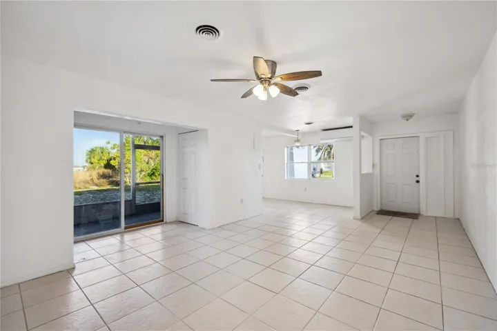 27285 Living room