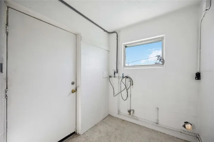 27289 Laundry room