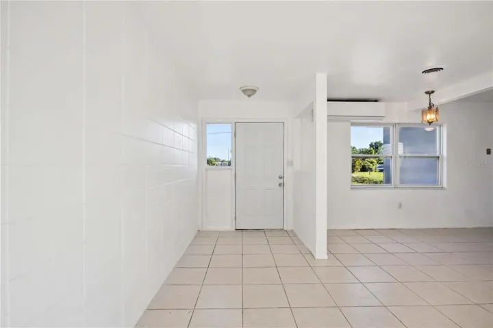 27289 Foyer