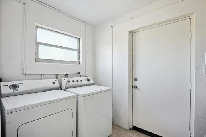 27289 Laundry room