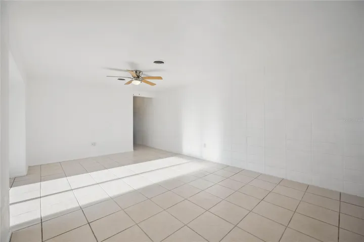 27289 Living room