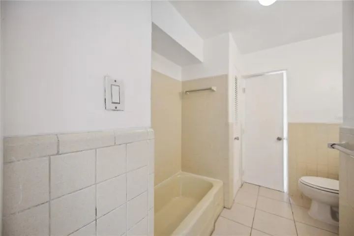 27289 Bathroom