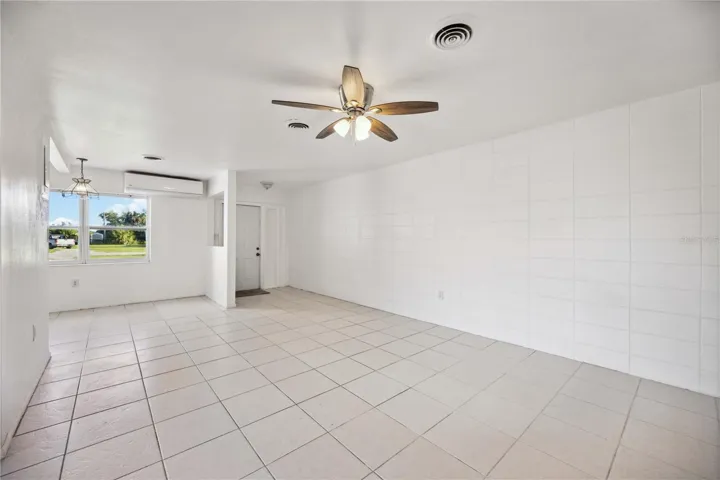 27285 Living room