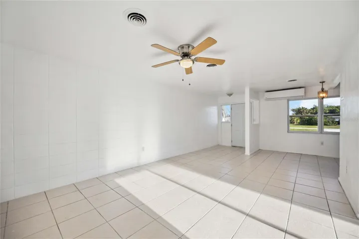 27289 Living room