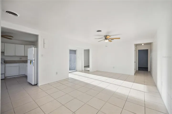 27289 Living room