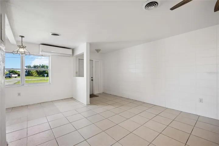 27285 Living room