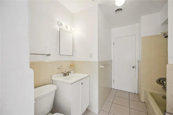 27289 Bathroom