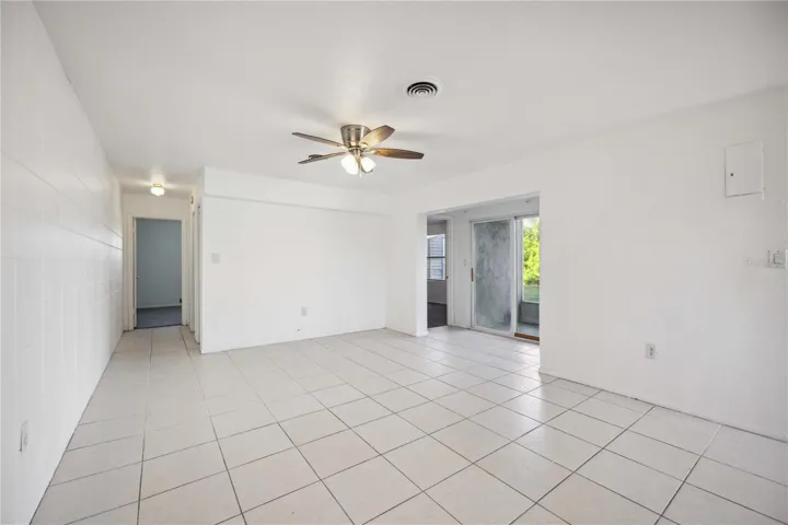 27285 Living room