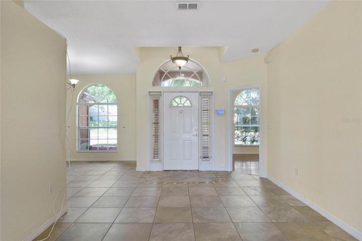 Foyer/Living Room