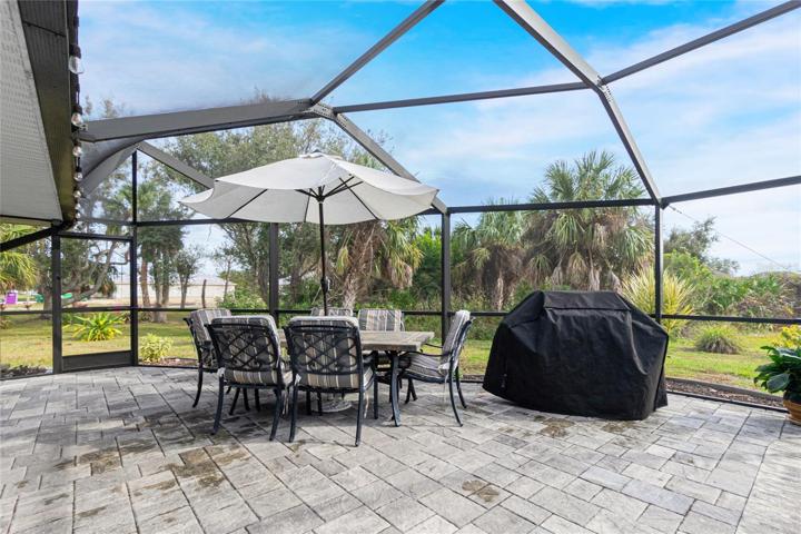 Dining set stays with home