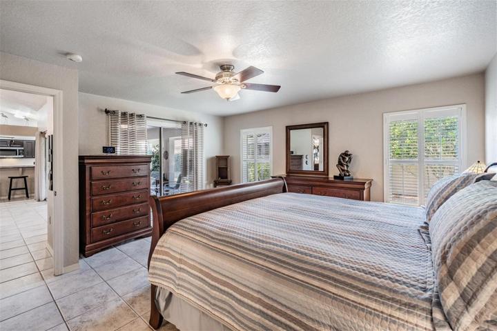 Master bedroom with direct access to lanai