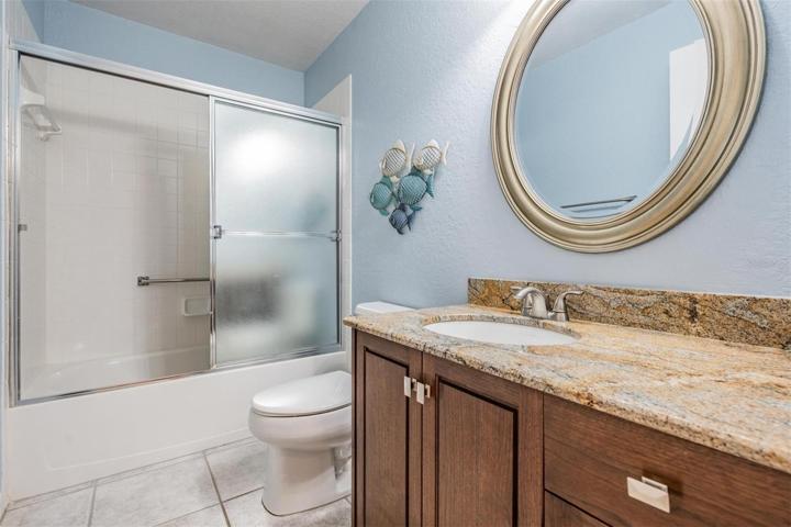 Full bathroom 2