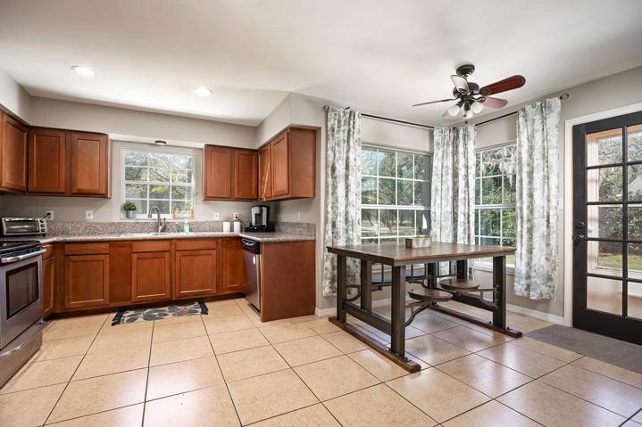 Kitchen with eat-in space