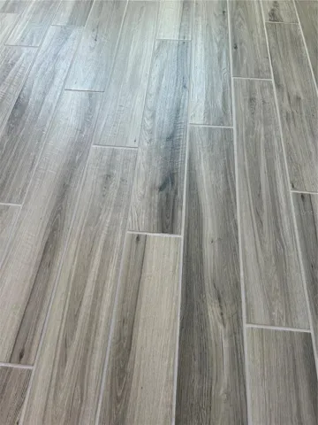 Soothing gray tone plank style tile