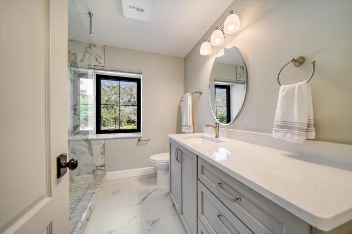 Full bath upstairs