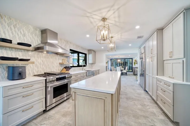 Fabulous kitchen, quartz countertops, Dacor appliances