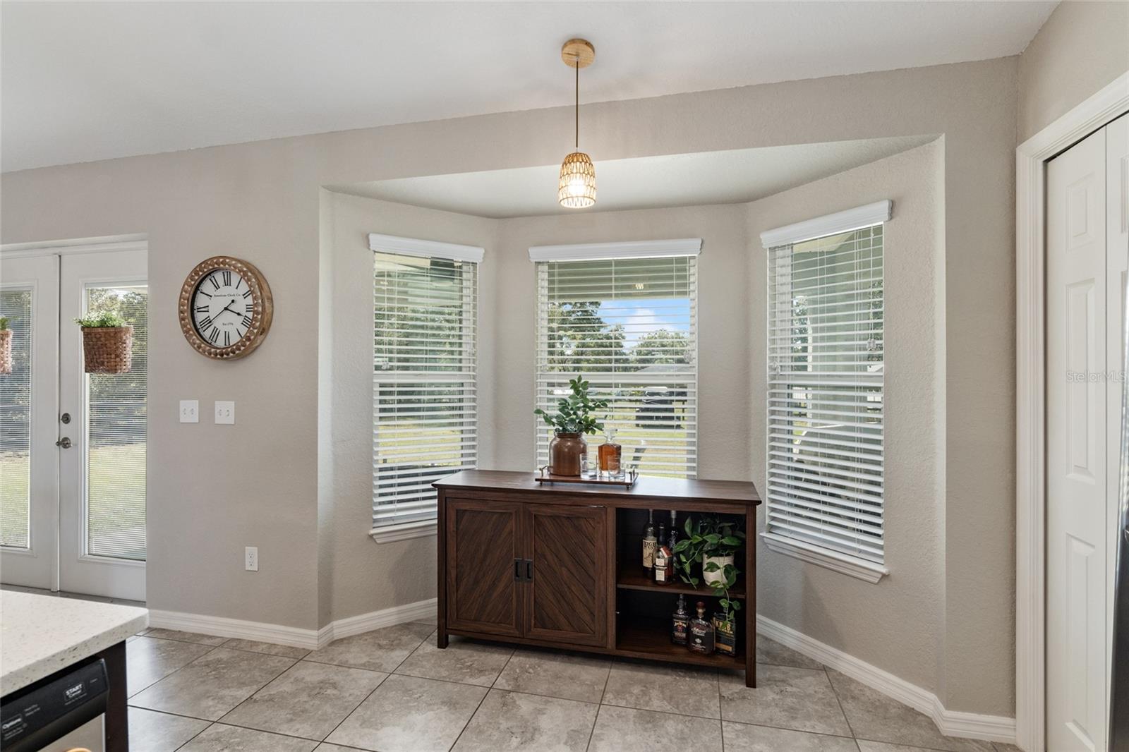 KITCHEN/NOOK