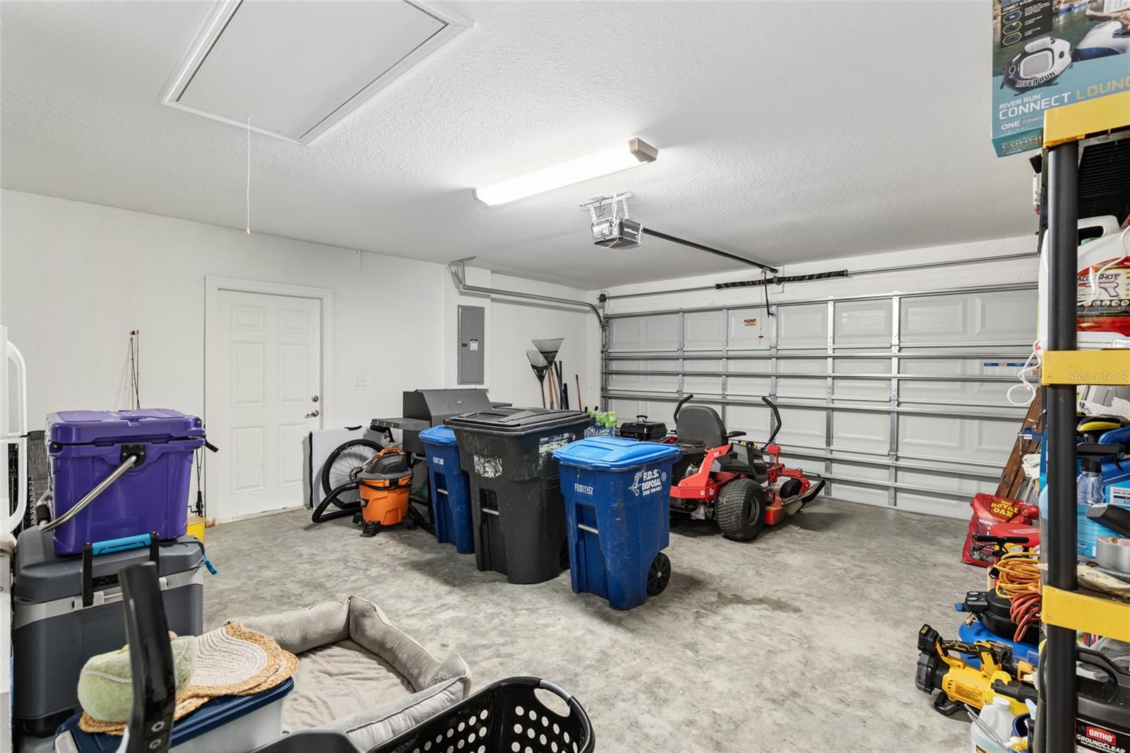 2 CAR GARAGE