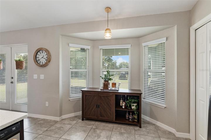 KITCHEN/NOOK