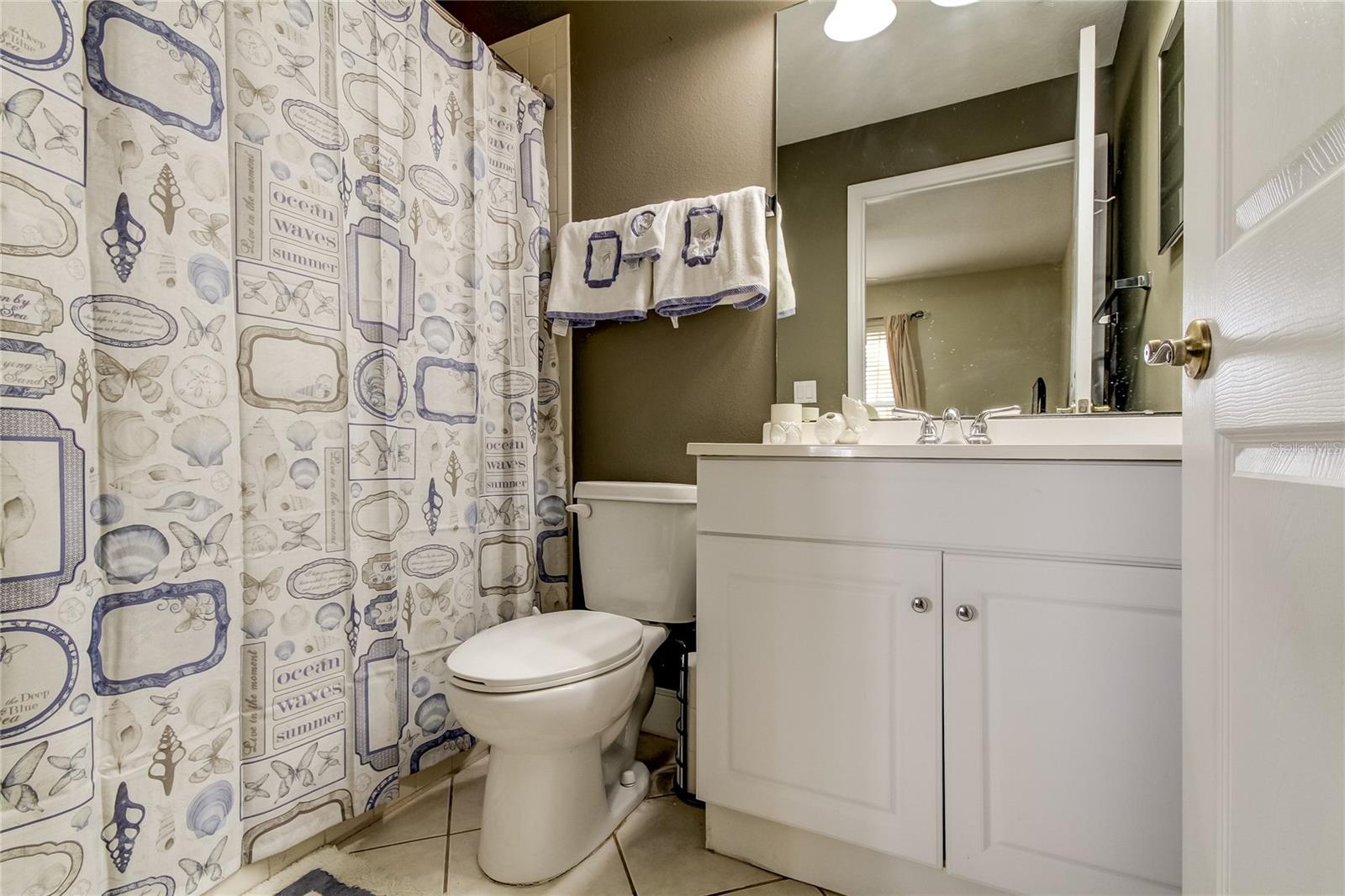 1st floor ensuite bath